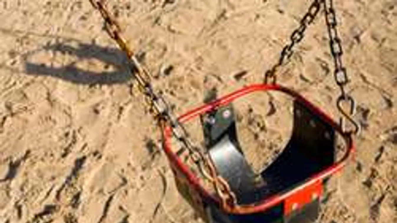 Halott gyerekével játszott egy nő!