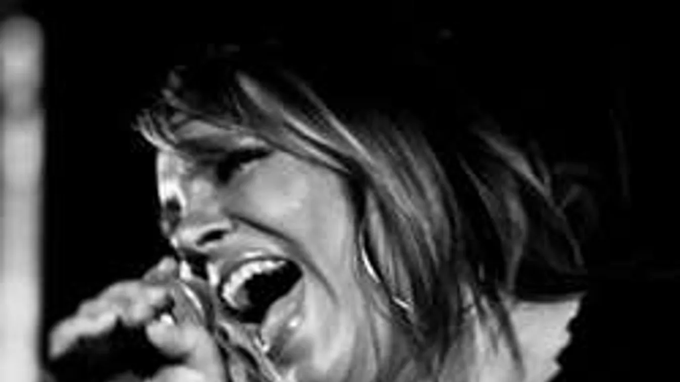 Durva támadás érte Tóth Verát