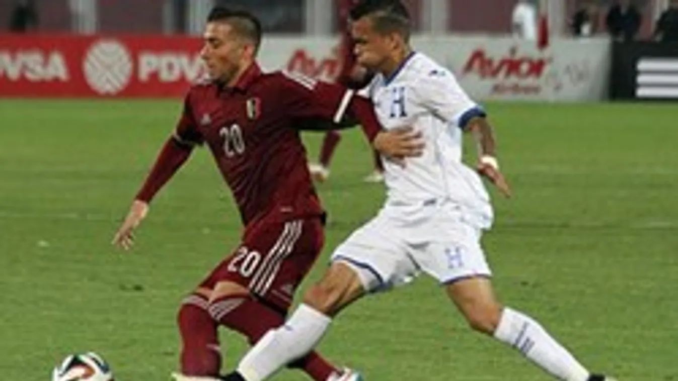 Interjú közben rúgták hátba a sztárt