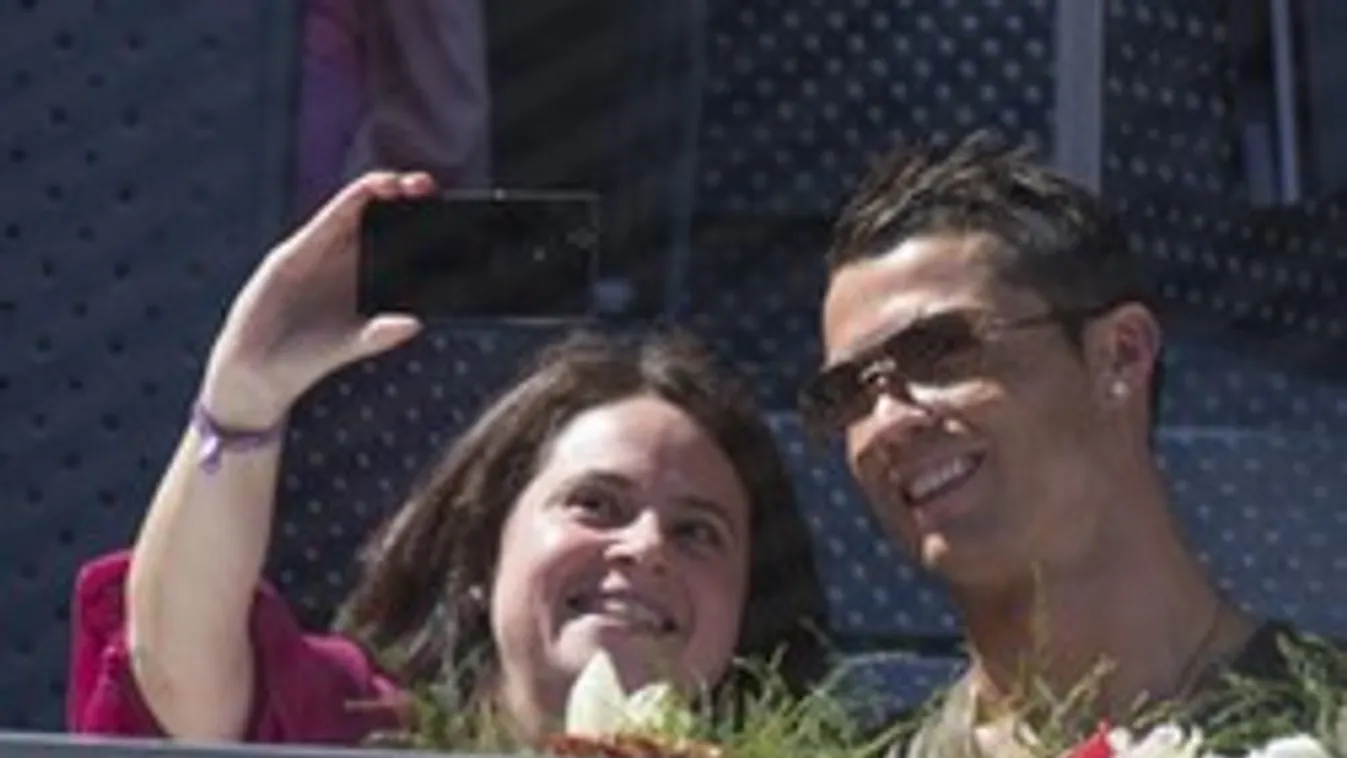 C. Ronaldo teniszmeccsen lazult