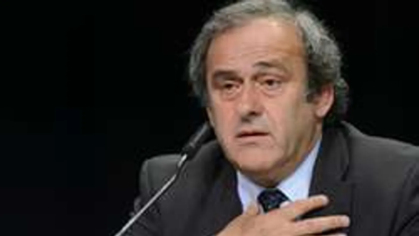 Platini sírva könyörög Blatter távozásáért