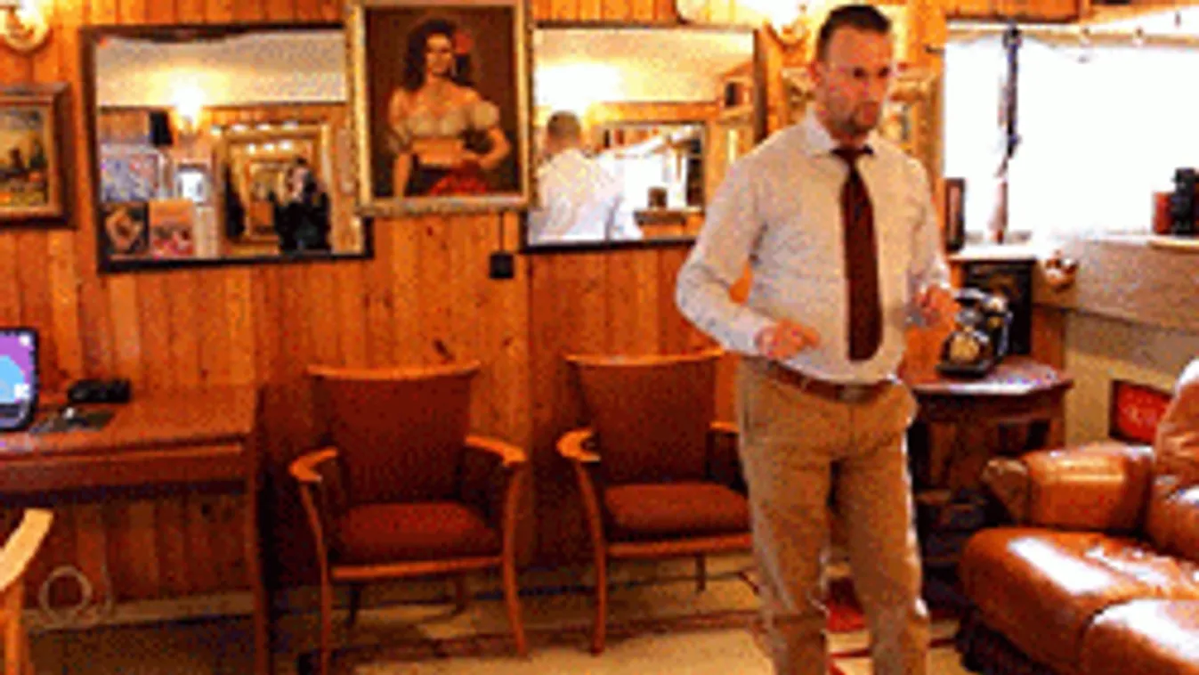 Vigyázat! Alekosz a csődör újra visszatér!