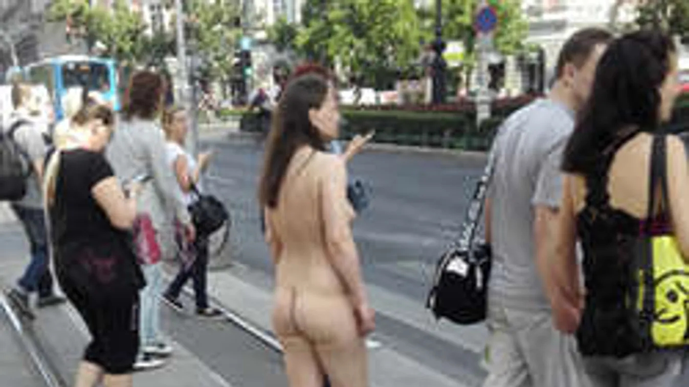 A kórházban nyugtató injekciót kapott a meztelenül sétáló nő