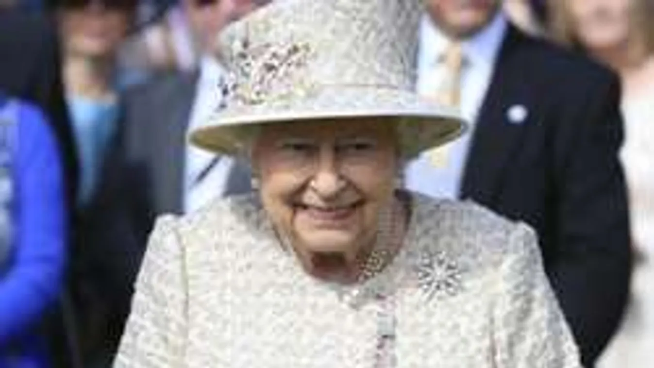 Meccsjegyet kért a királynőtől, Erzsébet válaszolt