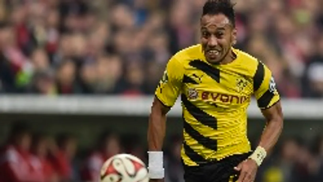 Sportkocsival hajtott zaklatójának a Dortmund gólzsákja