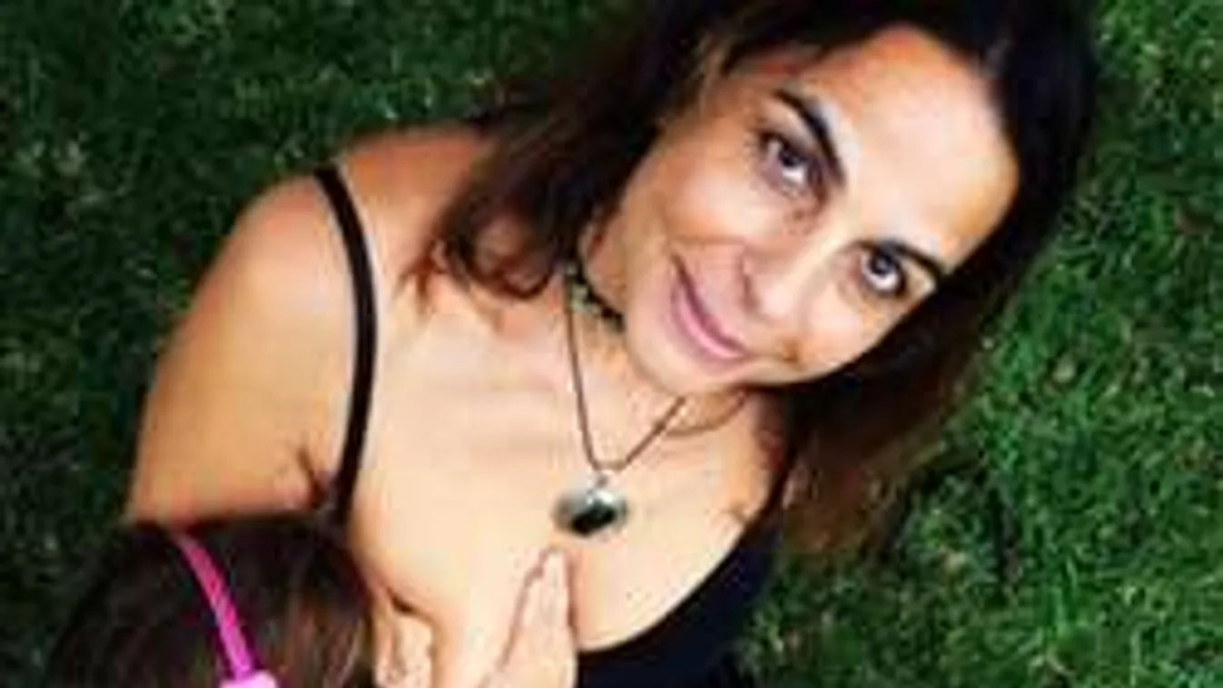 Elképesztő! az 52 éves nő még mindig szoptatja 6 éves lányát!