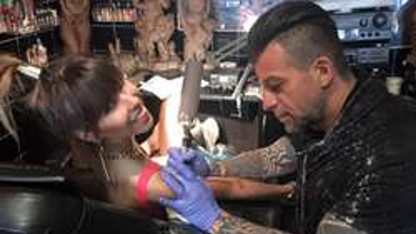 Rákbetegségének álllított emléket Cinthya Dictator