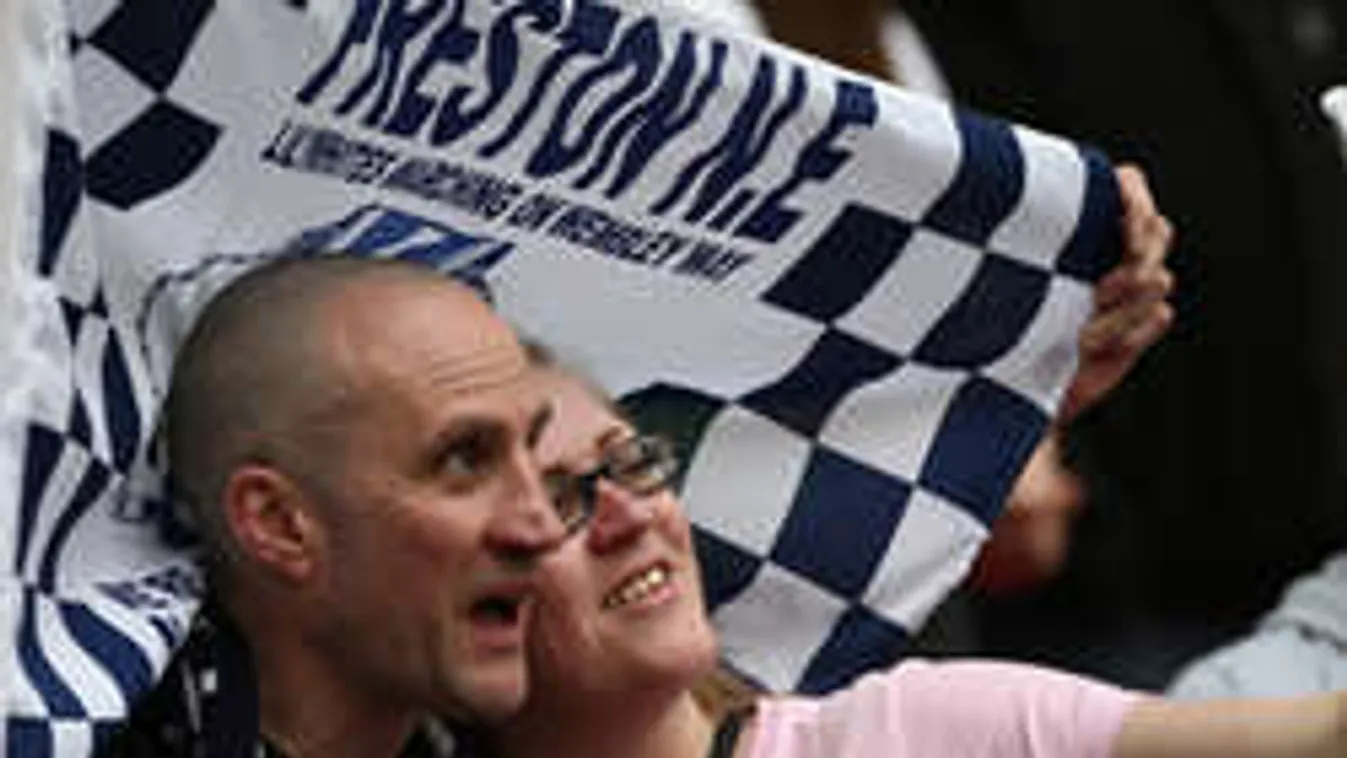 Pofátlan anyuka miatt égnek az angolok