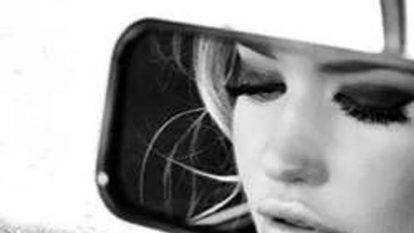 Így sminkelj a kocsiban reggel