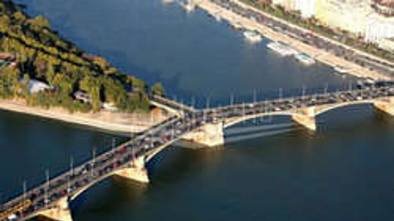 A Dunába csúszott és hosszan sodródott egy 60 éves nő!