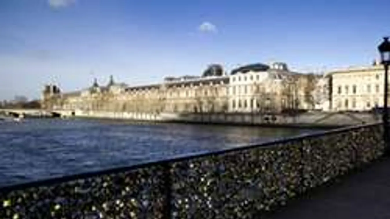 Betiltják a szerelemlakatokat!