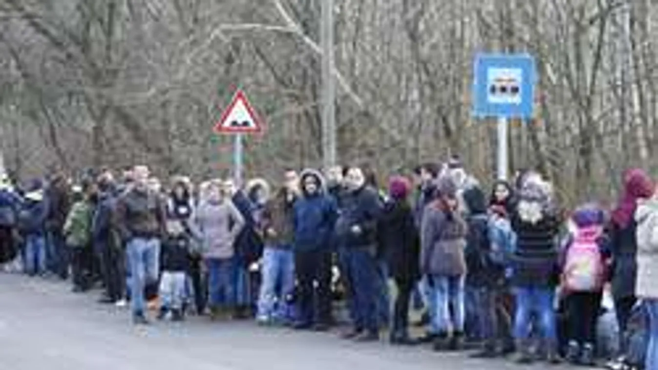 Áradat! Csak a hétvégén 1625-en szöktek be a magyar határon!