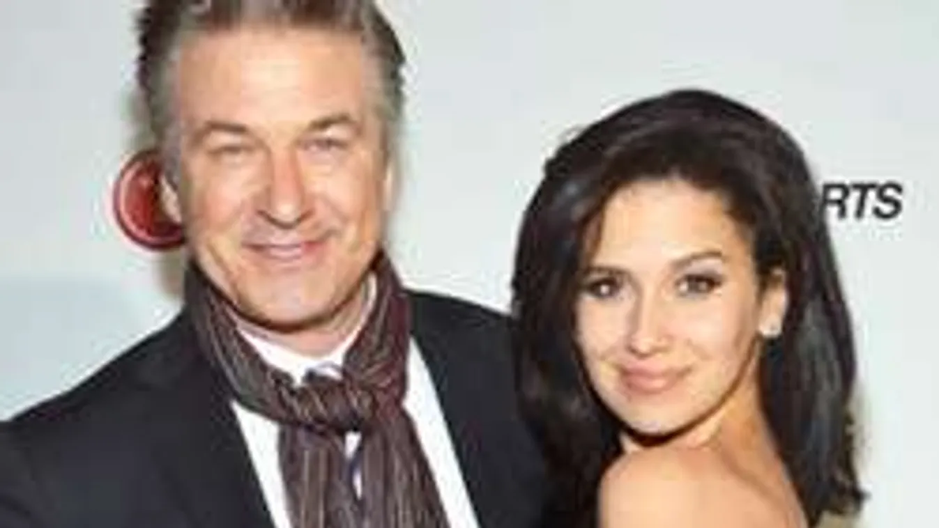 Hihetetlen - Csipkebugyiban Alec Baldwin felesége két nappal a szülés után!