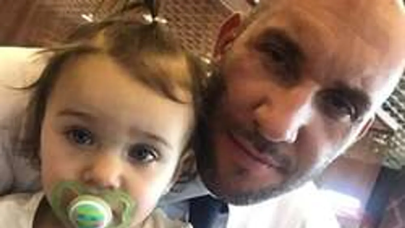 Berki dolgoztatja másfél éves lányát