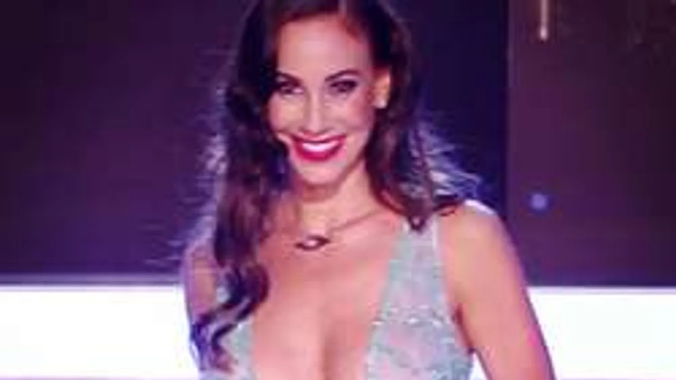 Tévésztárt csókolgatott Vajna Tímea - fotó