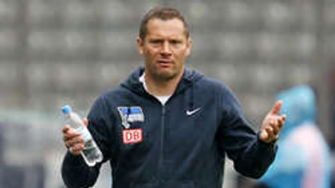 Dárdai balhés focistákkal veszi körül magát