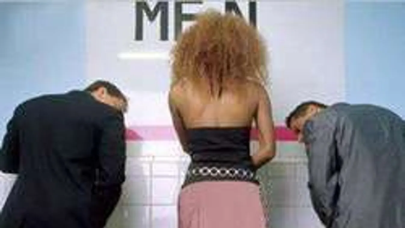 Vigyázz a mobilfütyivel, ha állva szeretnél pisilni!