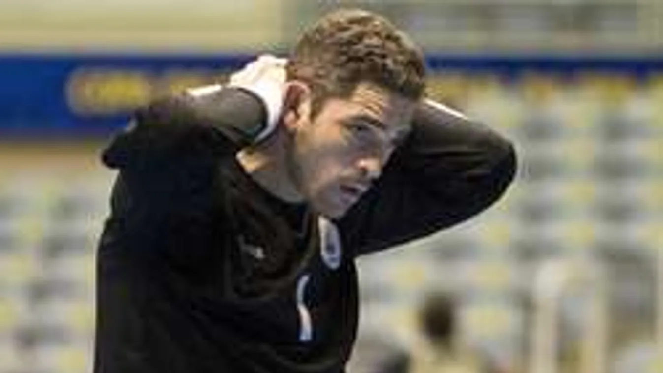 Ezt ki ne hagyd! Egészen elképesztőt bénázott a kapus! - videó