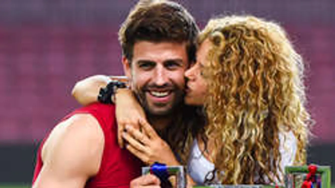 Nem múló szerelem: Shakira csókja a Nou Camp közepén!