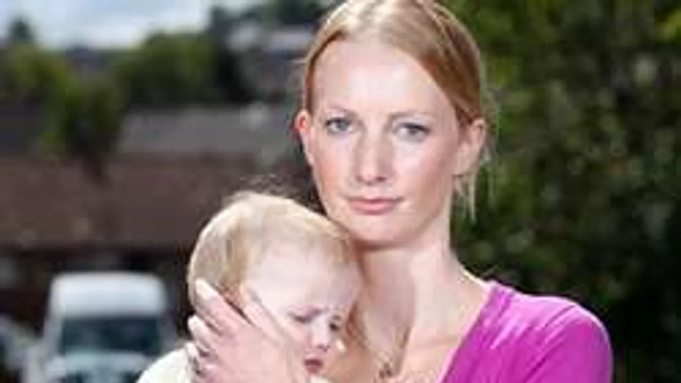 Szoptató anyát zavartak ki egy esküvői ruhaszalonból!