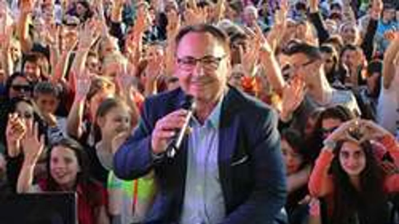 Fásy Ádám Kis Grófo pénzére hajt - videó