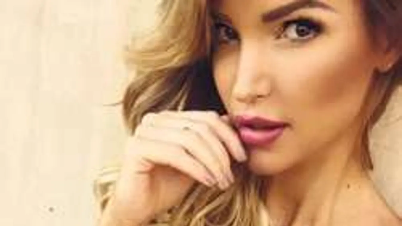 Topless szelfizett Zimány Linda - fotó