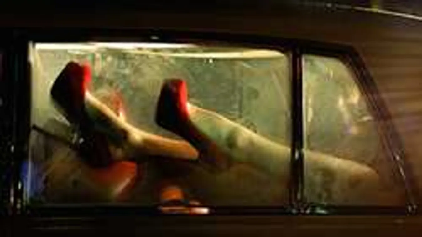 Szenvedélyes szexparti másfél négyzetméteren