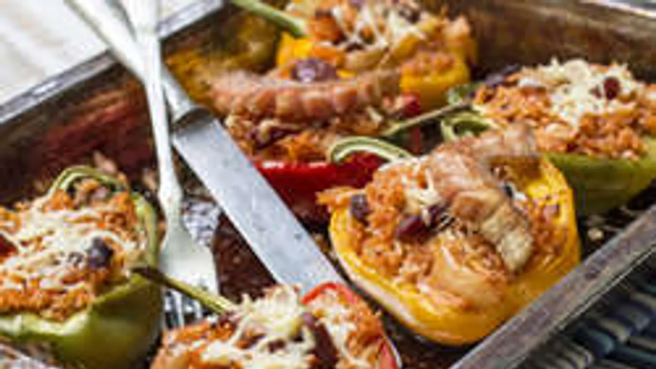 Tepsiben sült kolbászos lecsó