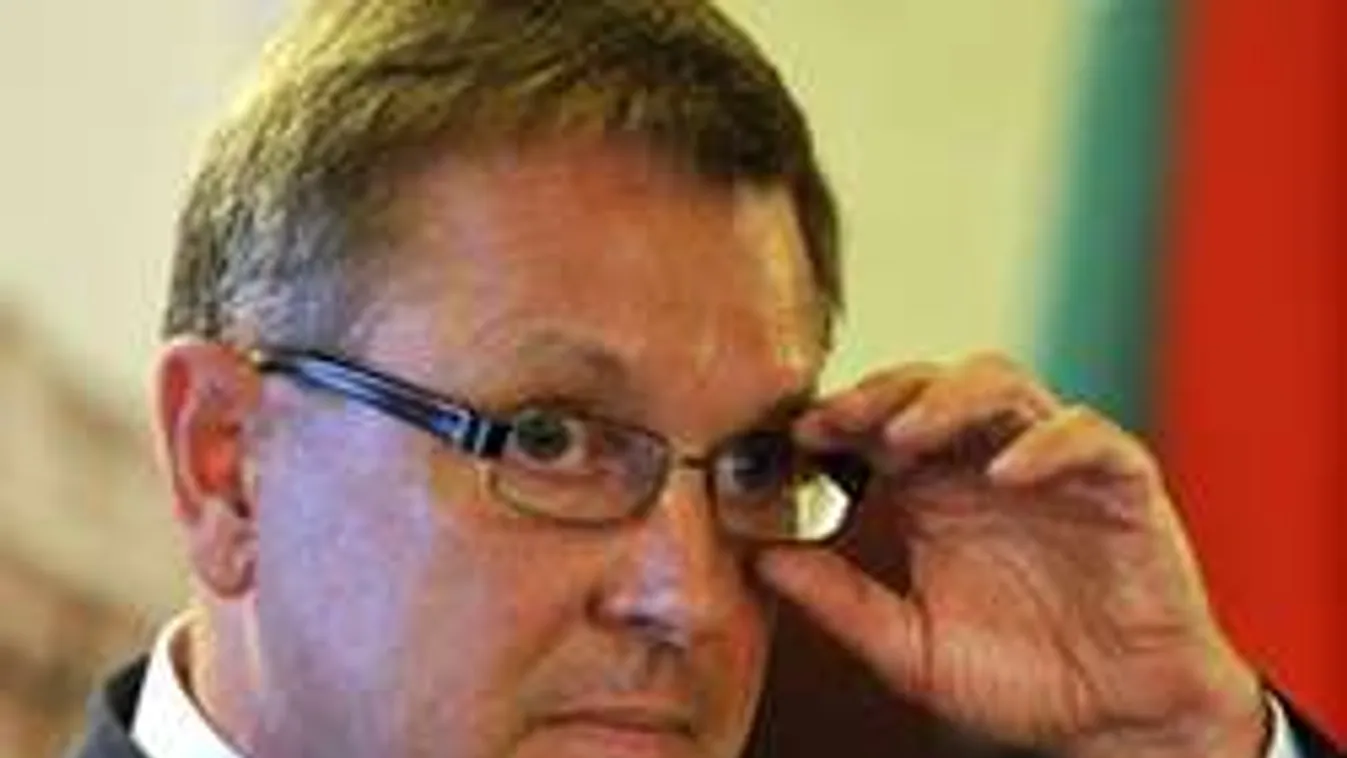 Jó hír a hiteleseknek, kevésbé jó a betéteseknek