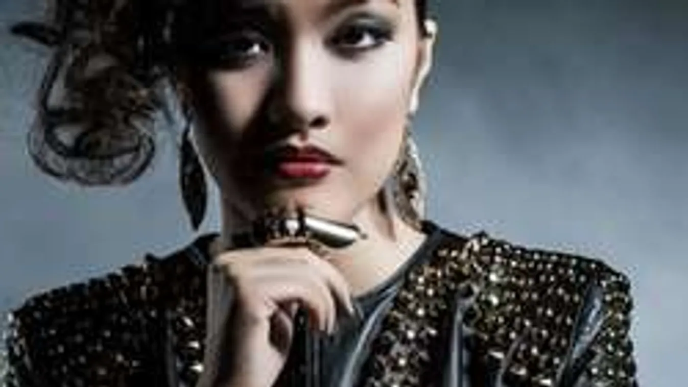 Nemzetközi elfogatóparncs Hien apja ellen