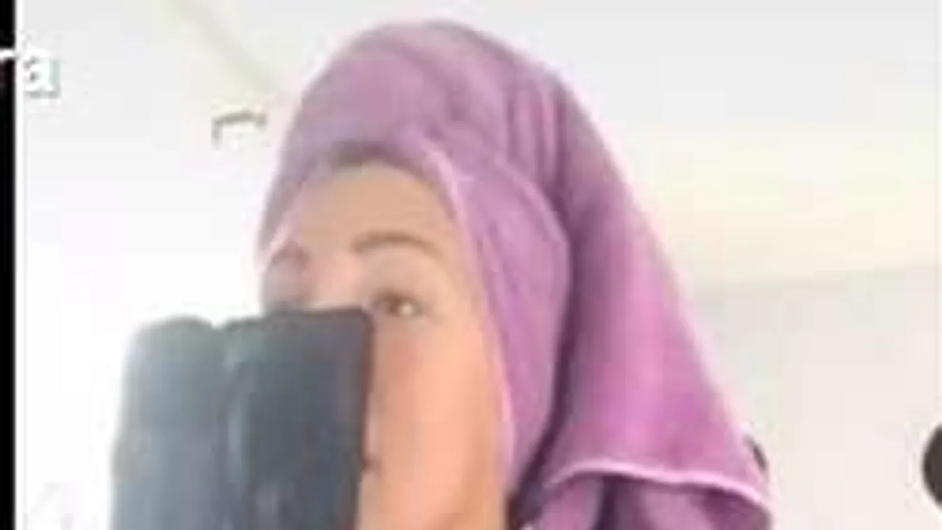 Zuhanyzás után így tolja a dögös Megasztáros