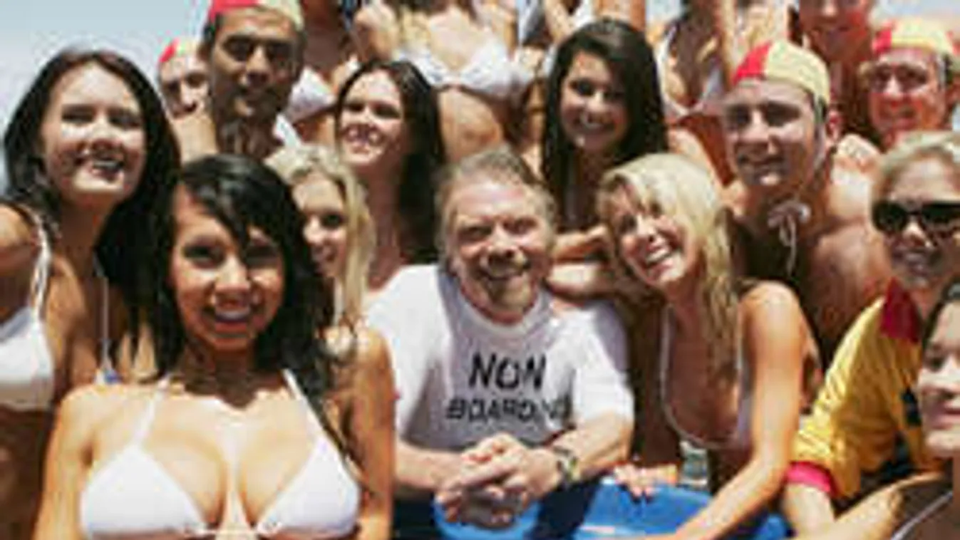 Ezt látni kell! 100 méter magasból ugratott le a szörfös