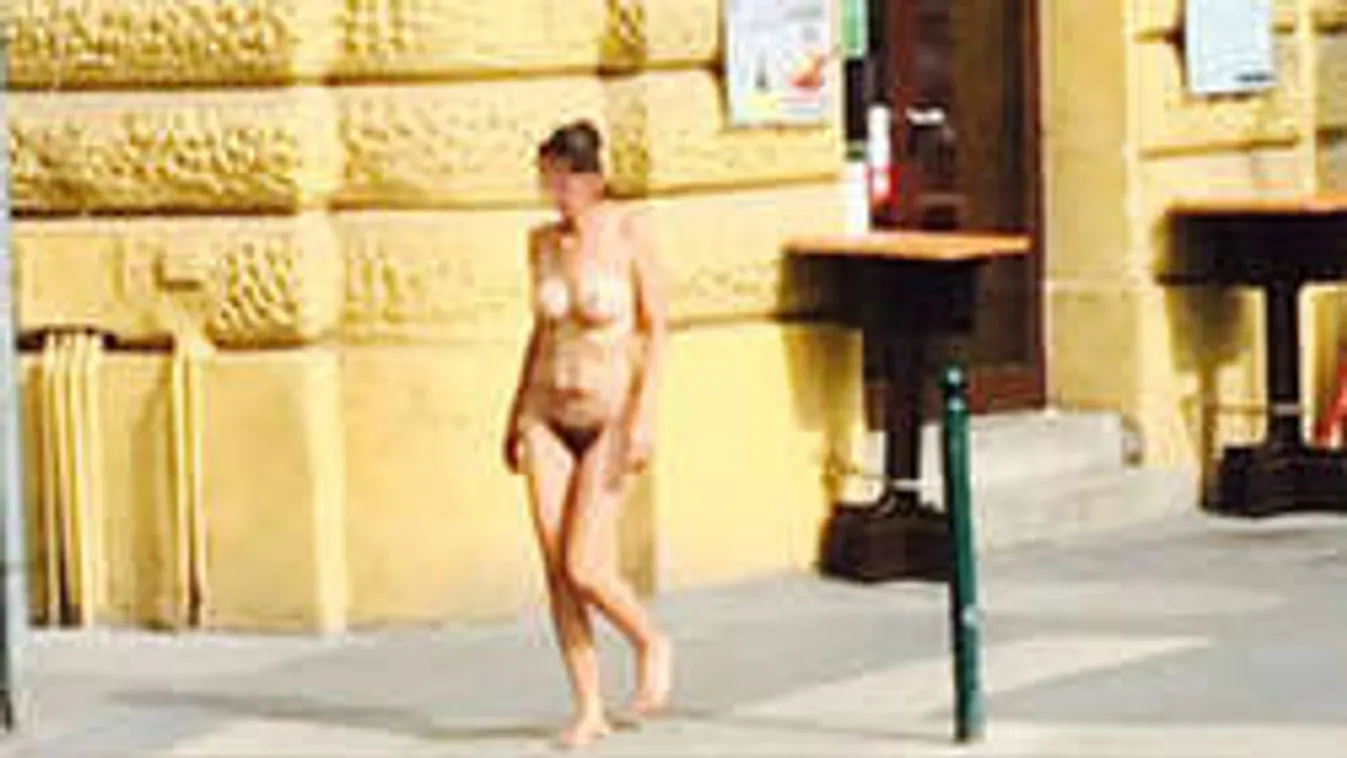 Új divat? Megint meztelenül sétált egy nő Budapesten