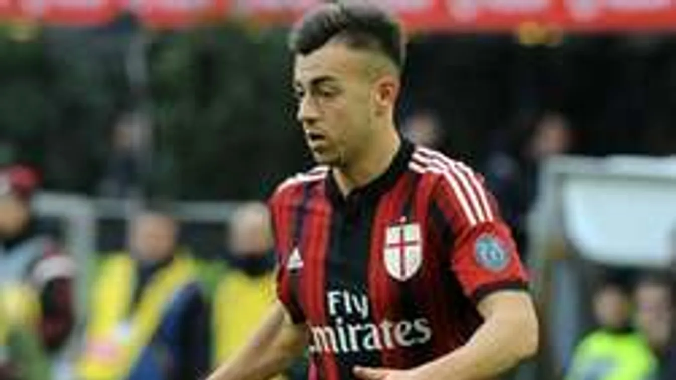 Ilyen egy laza focista! A víz fölött lebeg a sztár