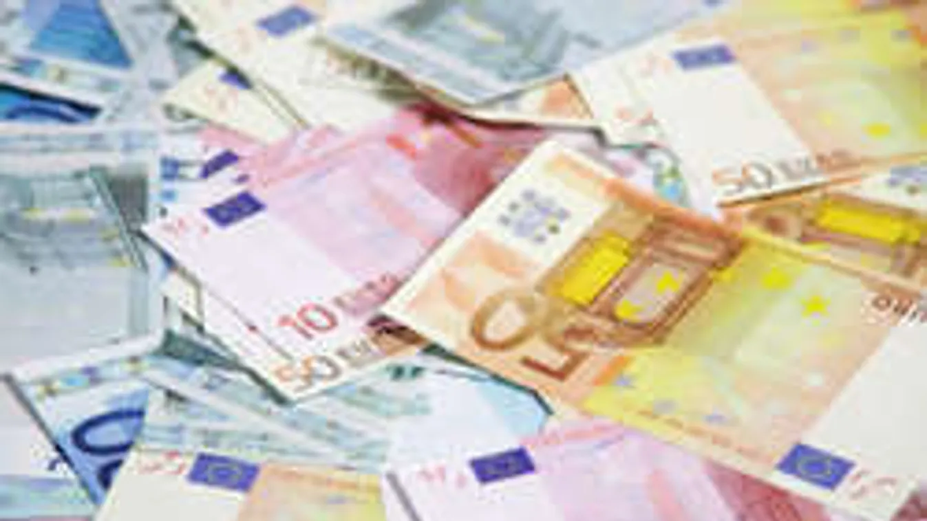 Több millió hamis eurót árult bécsi káváházakakban öt magyar