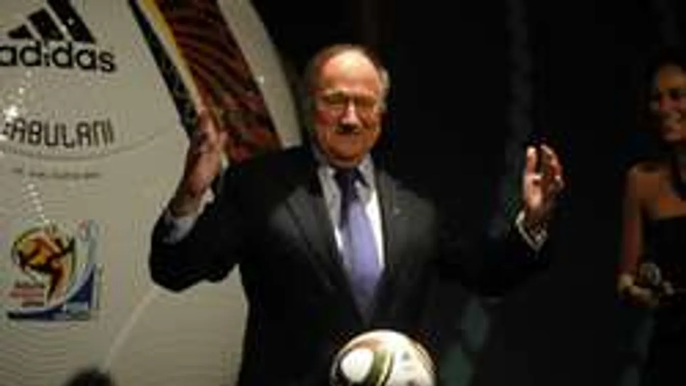 A FIFA egy pöcegödör, és Blatter a benne dagonyázó sertés!