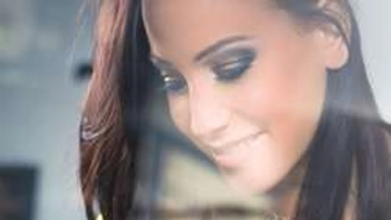 Világsztárhoz simult Vajna Tímea