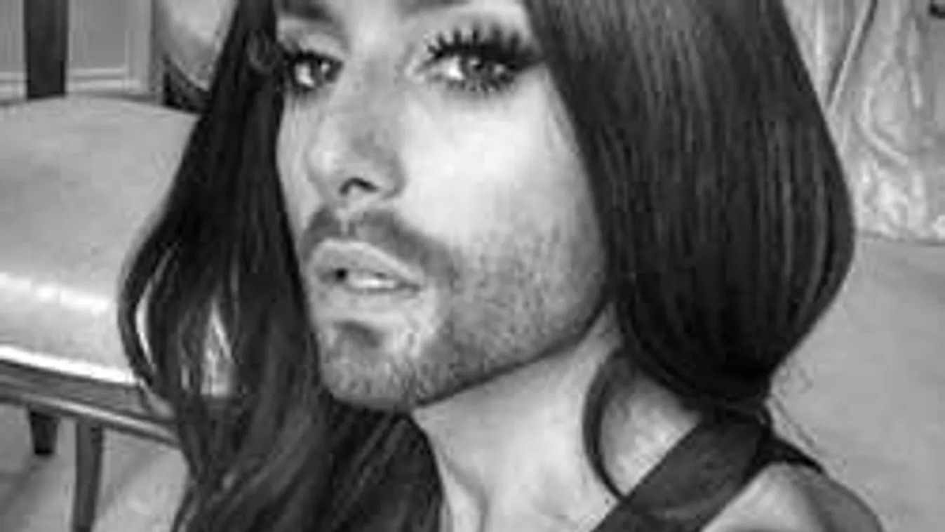 Levetkőzött Conchita Wurst - Fotó