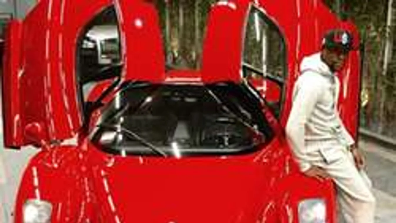 Ilyen egy egymilliárd forintos autó! Megkímélt állapotban, hírességtől eladó