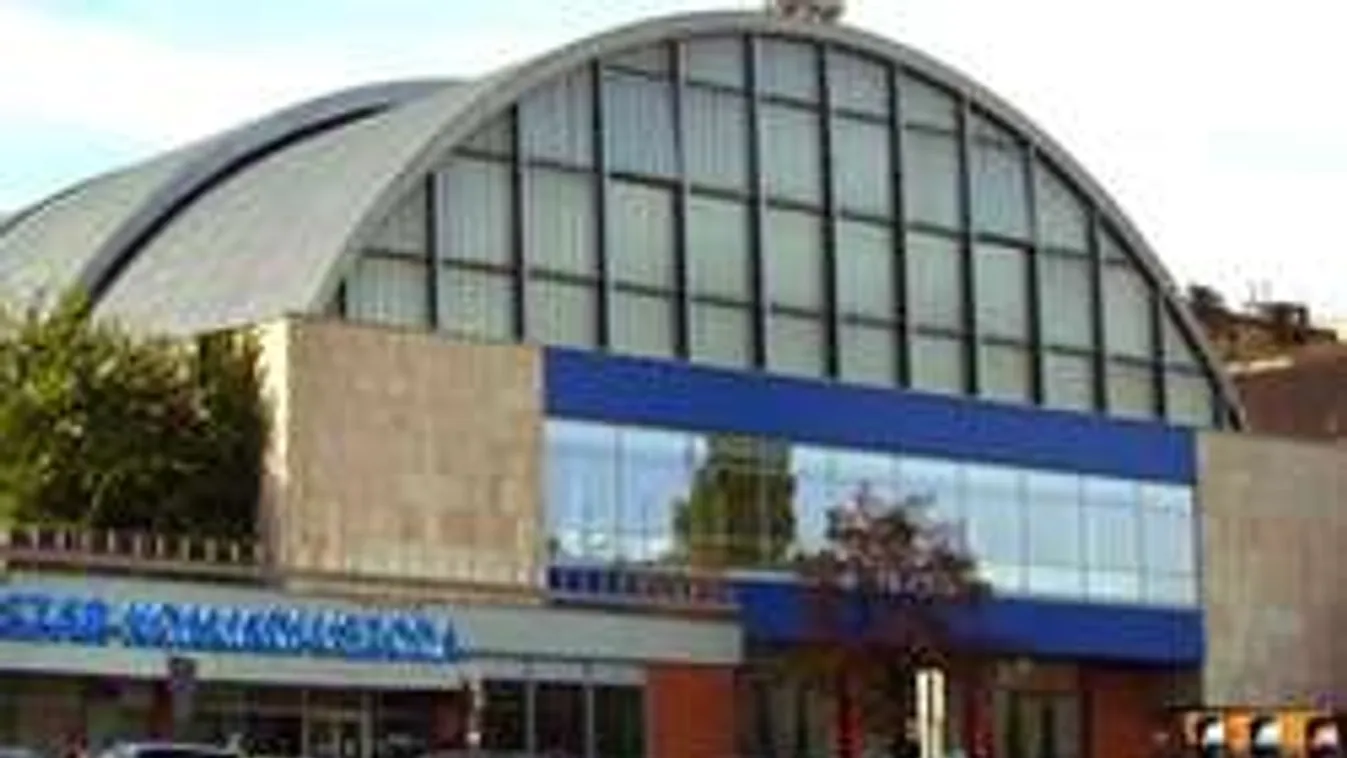 Fuldoklanak az úszók a Komjádi uszodában!