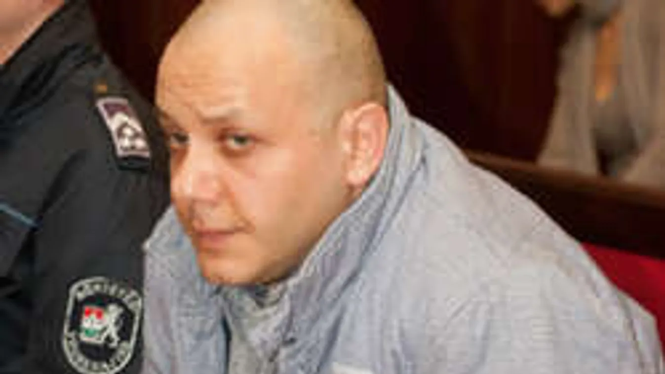 Mi történik itt? Nők százai istenítik Damu Rolandot