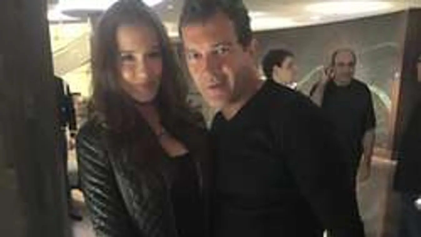 Banderas ölelgette a magyar szépségkirálynőt - fotó