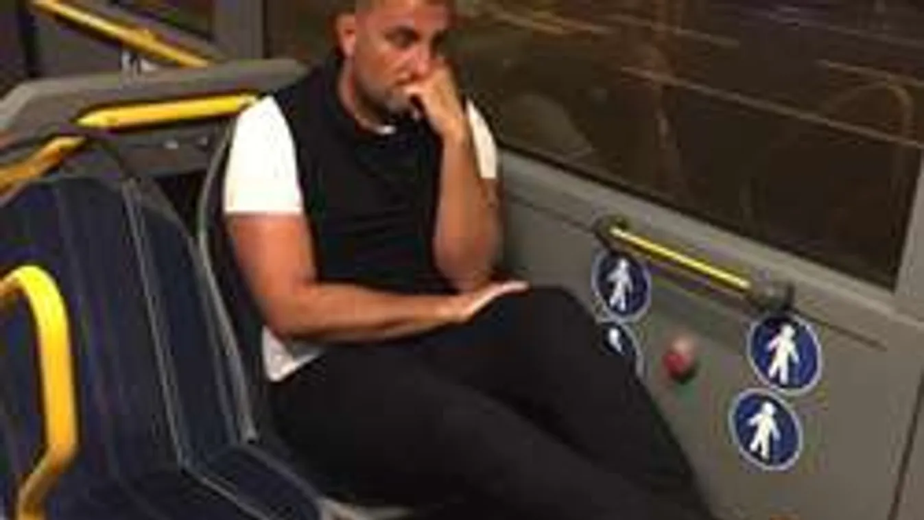 Na, ezt ne! Piszkos lábát tette fel az ülésre Győzike