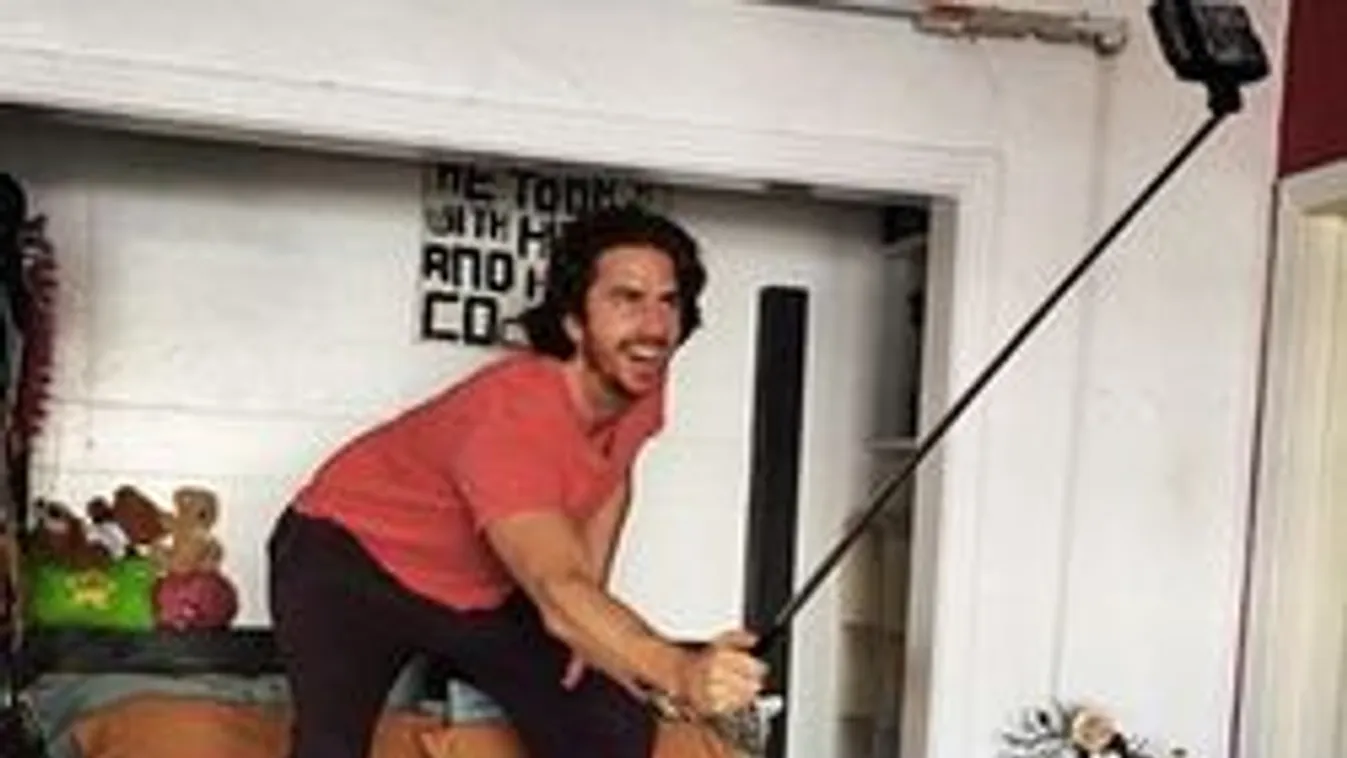 Most már életet is ment a szelfibot - Fotózd le most a hátadat!