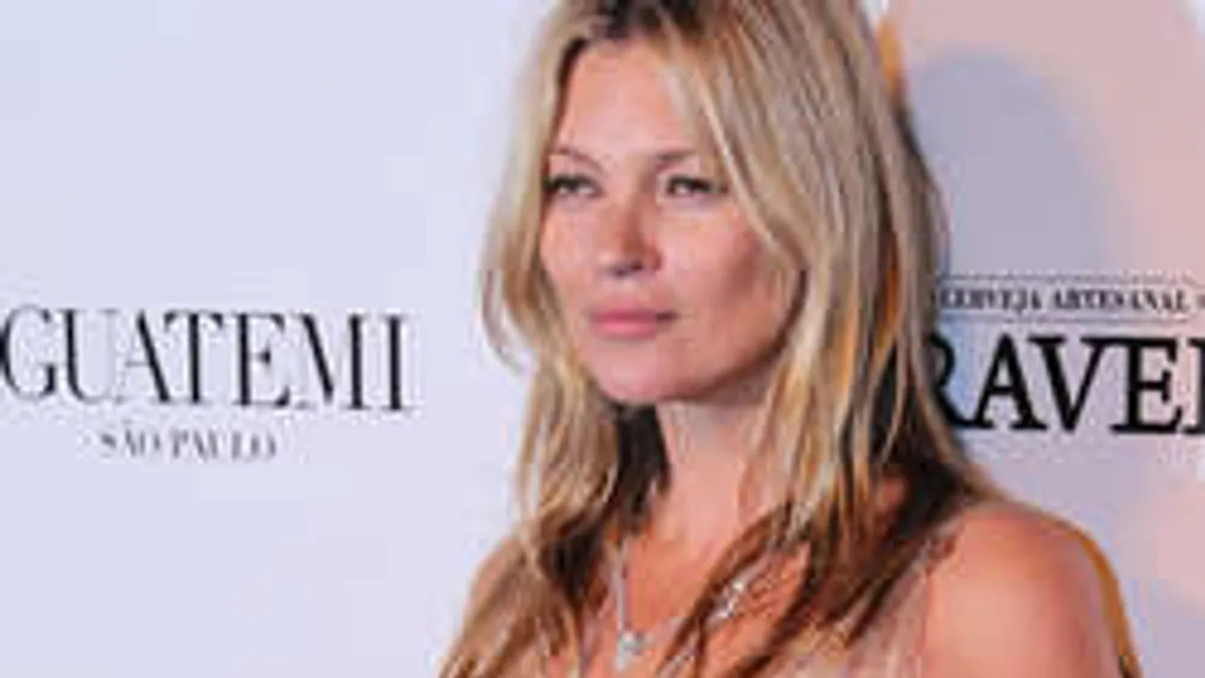 Vetkőzéssel ünnepli a válást a dögös sztár - Fotó