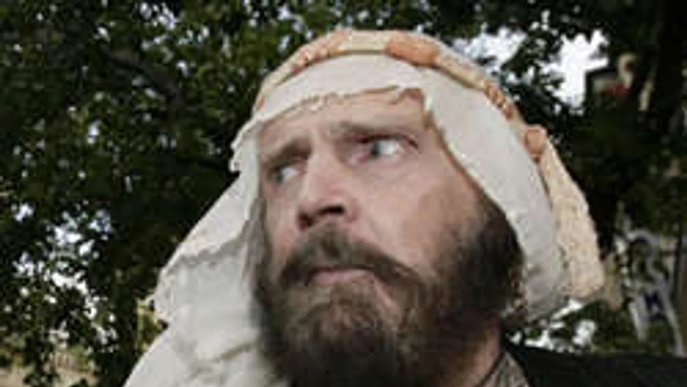 Som Lajost gyengébb értelmű, hanyatló embernek nyilvánították