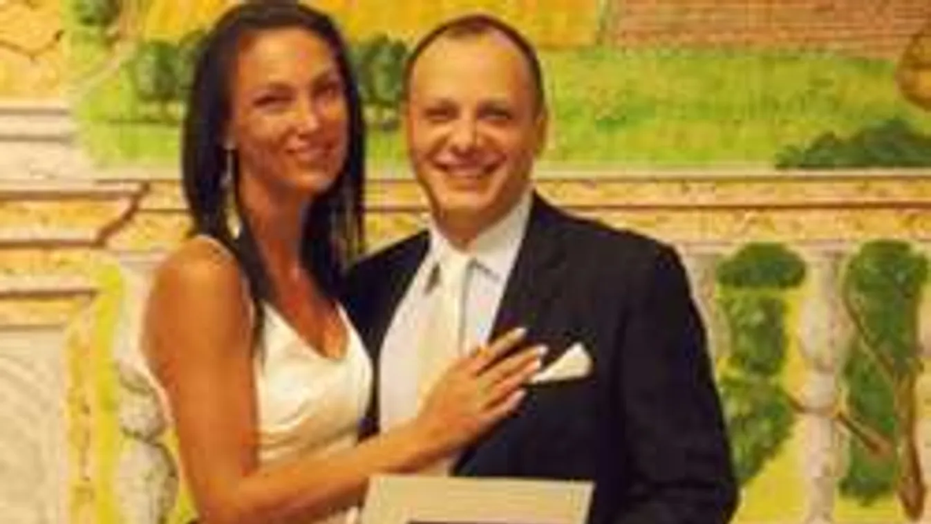 A pogány Damu Roland keresztvíz alá tartja a fejét! Miért?