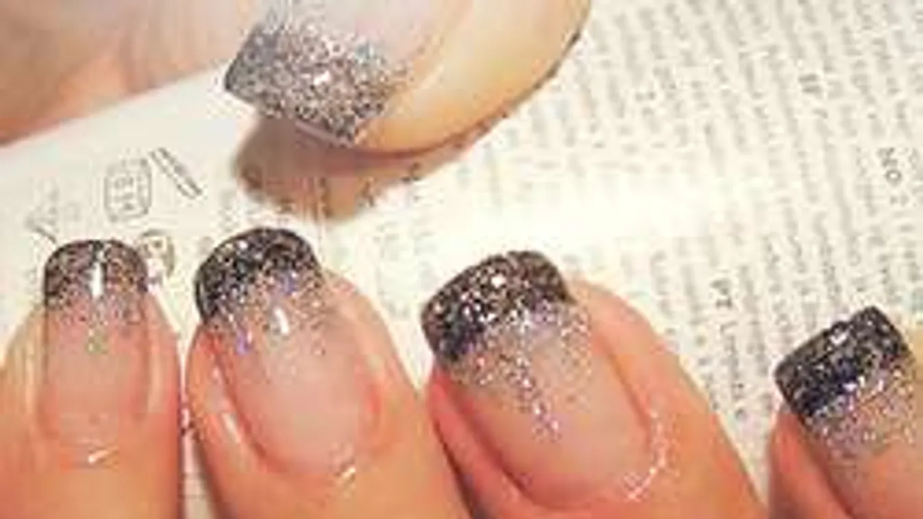 Itt a műköröm allergia! Sok nőt félrekezelnek. Az ujjaidat is elveszítheted!