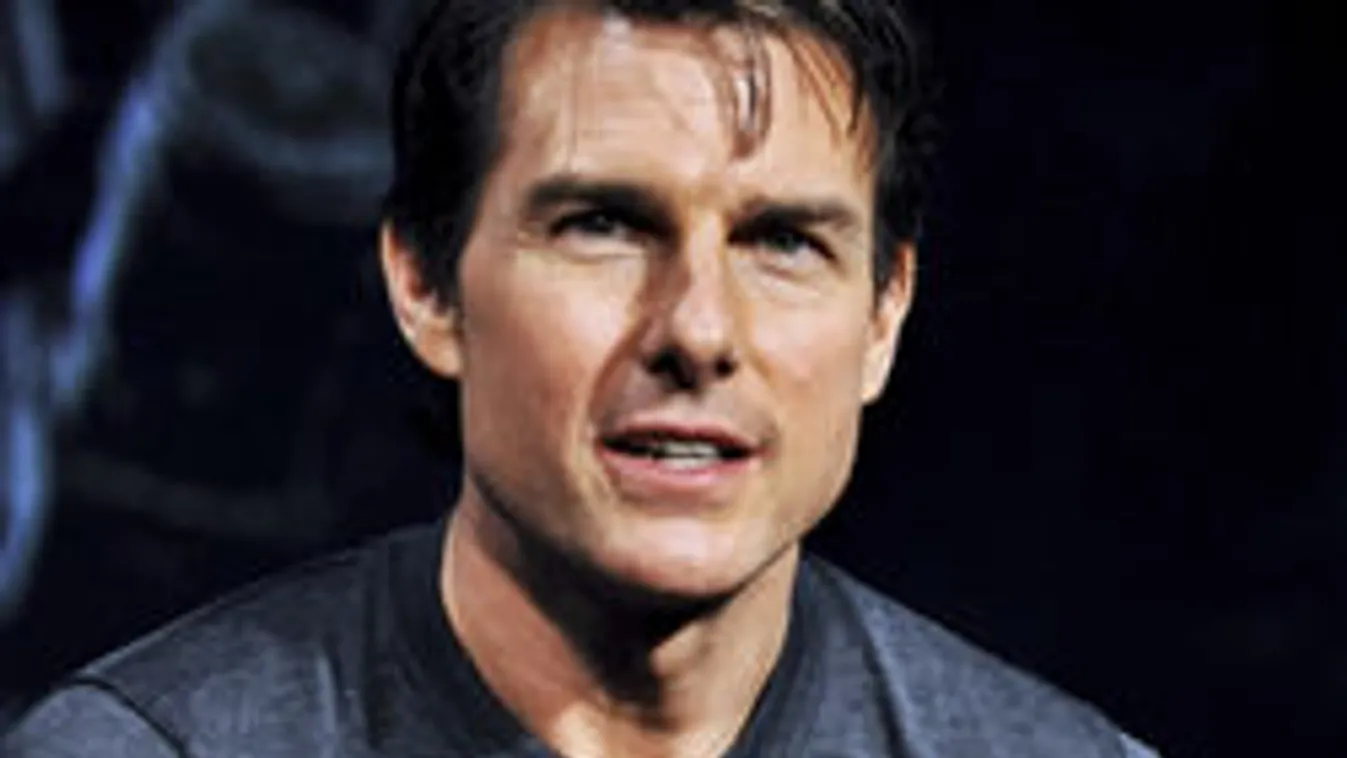 Összeverve pózolt Tom Cruise lánya - Fotó