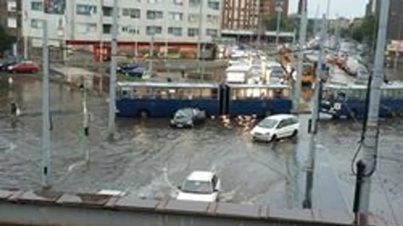 Õrült káosz Kőbányán, úsznak az autók, buszok - Fotók!